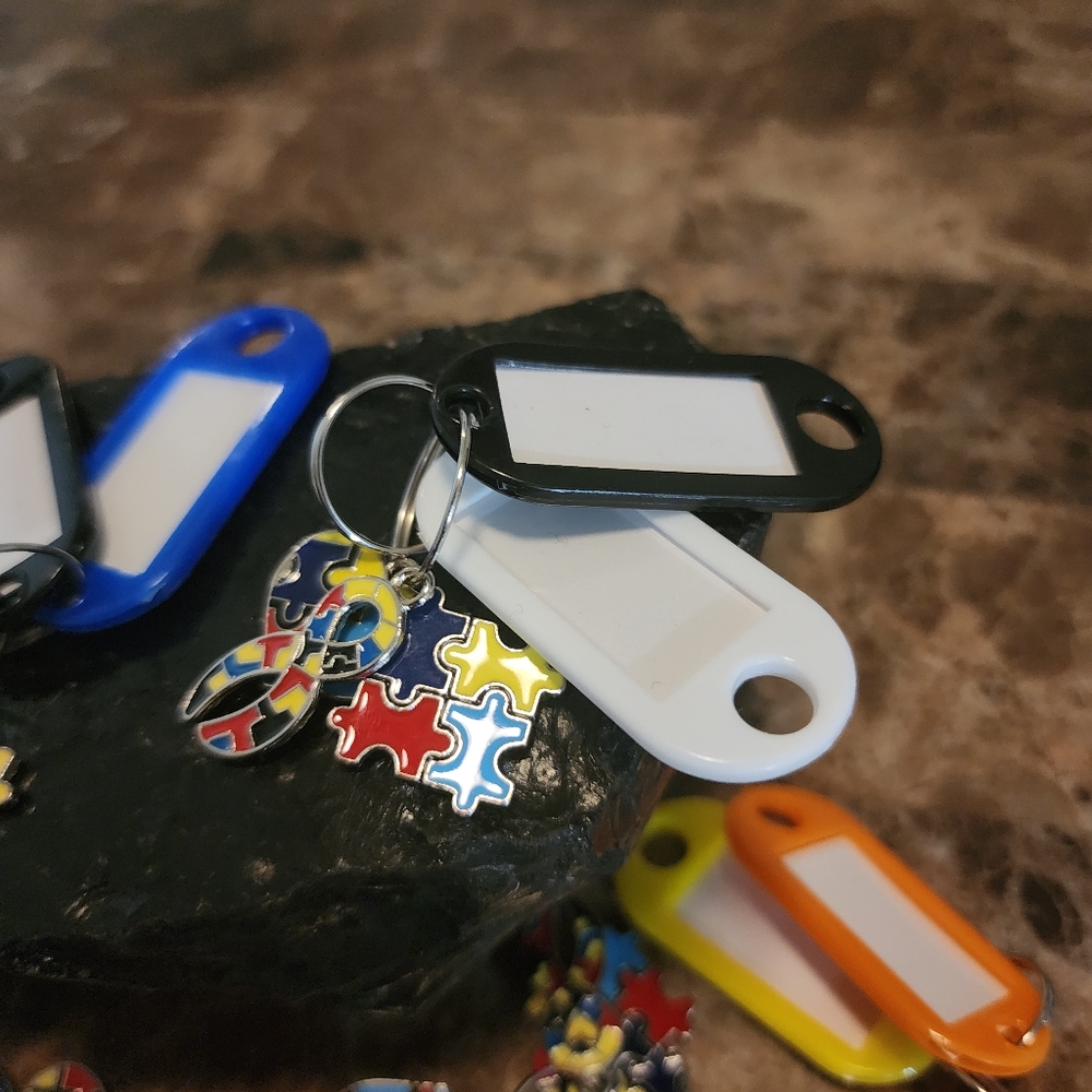 Autism Awareness Hand-made Keychains 💙🩷💚💛💜🖤🩶🧡🤍 - Picture 3 of 12